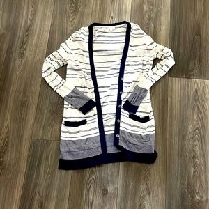 NWOT! ❤️ 3 for $15 ❤️ gap navy striped sweater size small